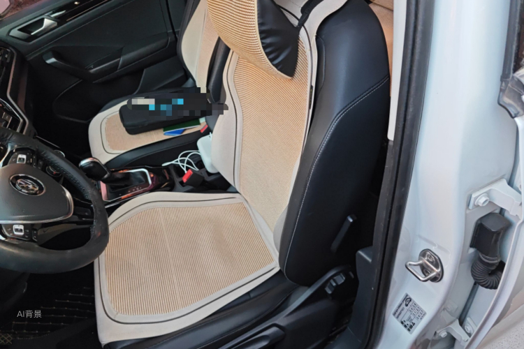 T-Roc 2018 car image #17