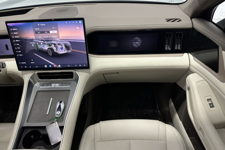 Denza 2025 car image #17