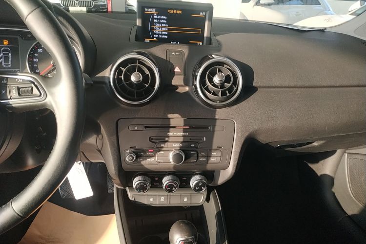 Audi A1 2016 car image #17