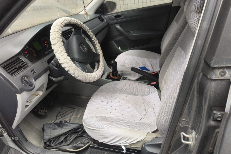 Skoda Rapid 2015 imagem de carro #17