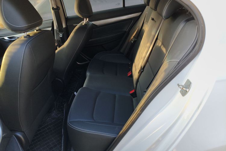 GEELY Emgrand 2019 car image #17