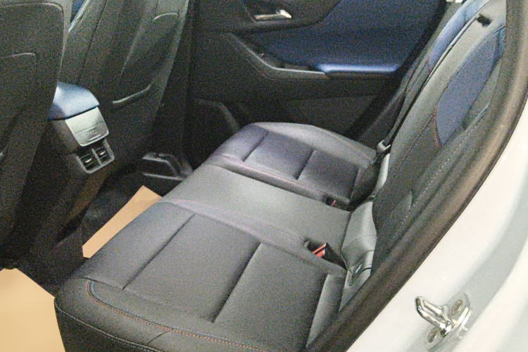 Chevrolet Equinox Plus 2025 #17 Chevrolet Equinox Plus 2025 car image #17