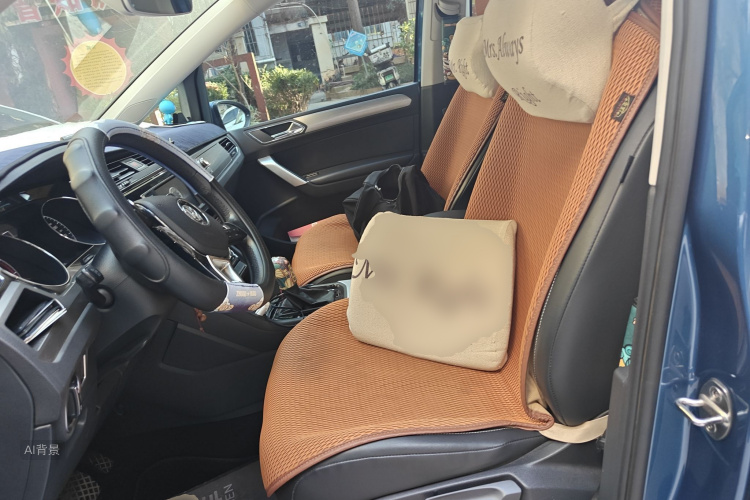 Volkswagen Touran 2017 #17 Volkswagen Touran 2017 car image #17