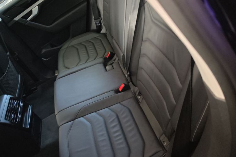 Volkswagen Touareg 2020 car image #17