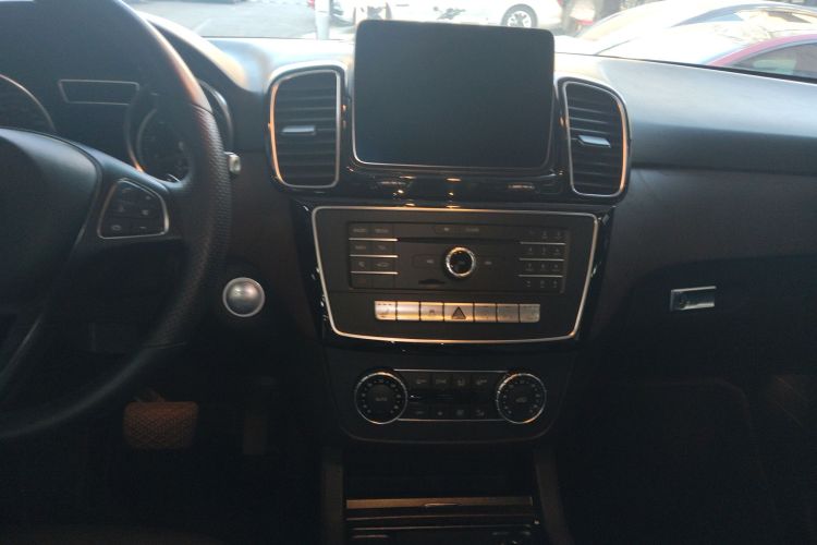 Mercedes-Benz GLE Class 2018 car image #17