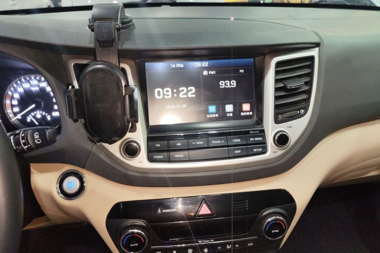 Hyundai Tucson 2017 car image #17