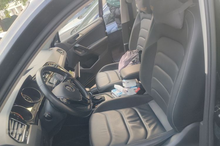 Volkswagen Tiguan L 2019 car image #17