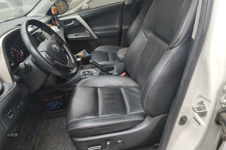 Toyota RAV4 2018 car image #17
