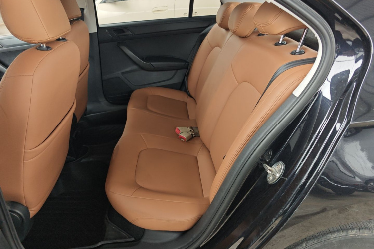 Santana 2019 car image #17