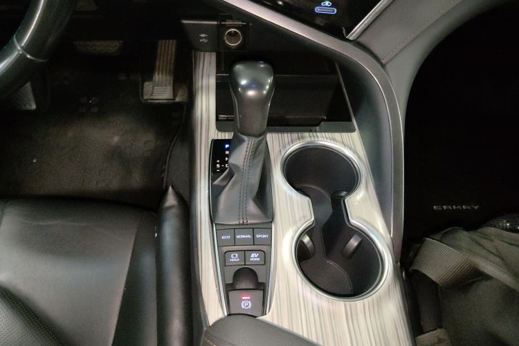 Toyota Camry 2018 car image #17