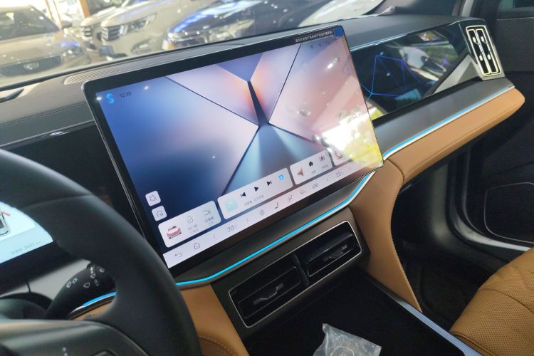 BYD SongL DM-i 2025 car image #17