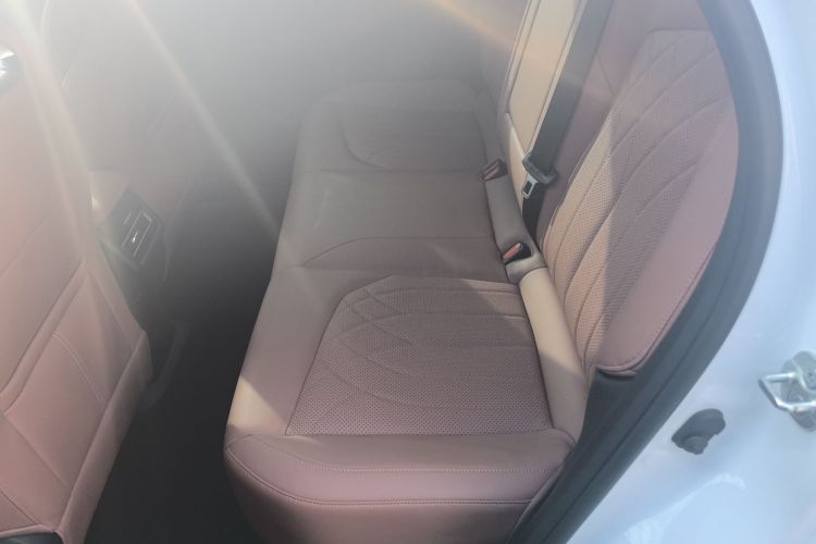 Changan UNI-Z PHEV 2024 car image #17