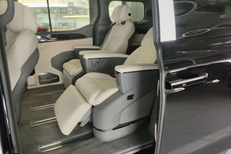 极氪 极氪009 2025 汽车图片 #17