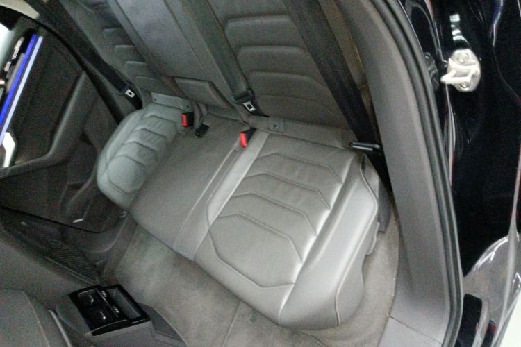 Volkswagen Touareg 2020 car image #17