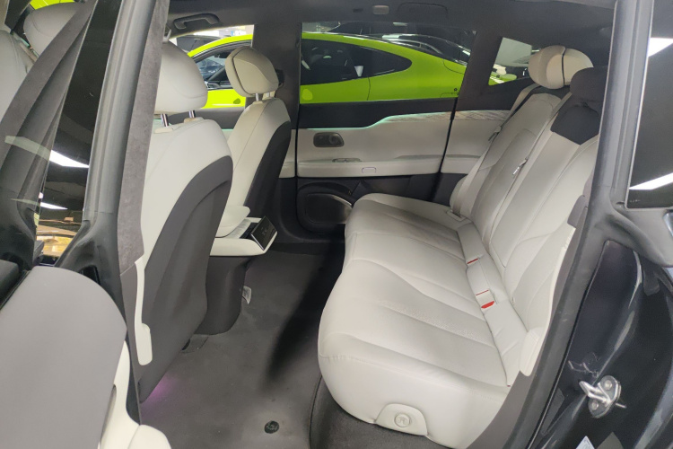 NIO ET7 2023 car image #17
