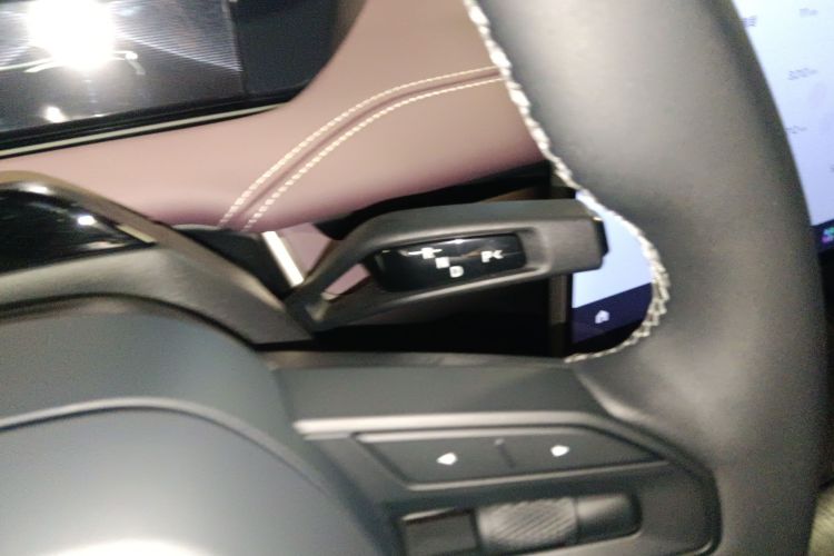 MI SU7 2025 car image #17