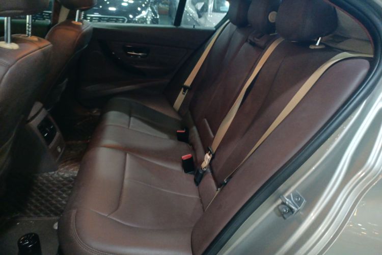 BMW 3 Series 2014 car image #17