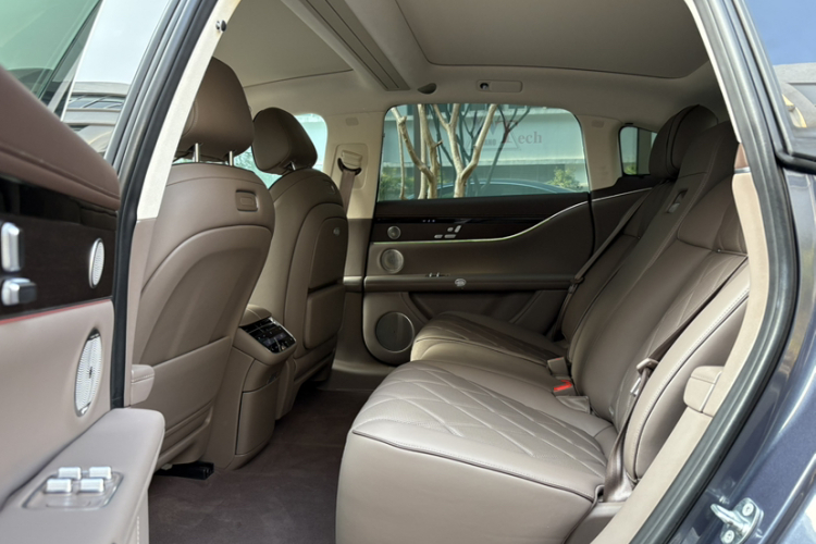 HongQi 2025 car image #17