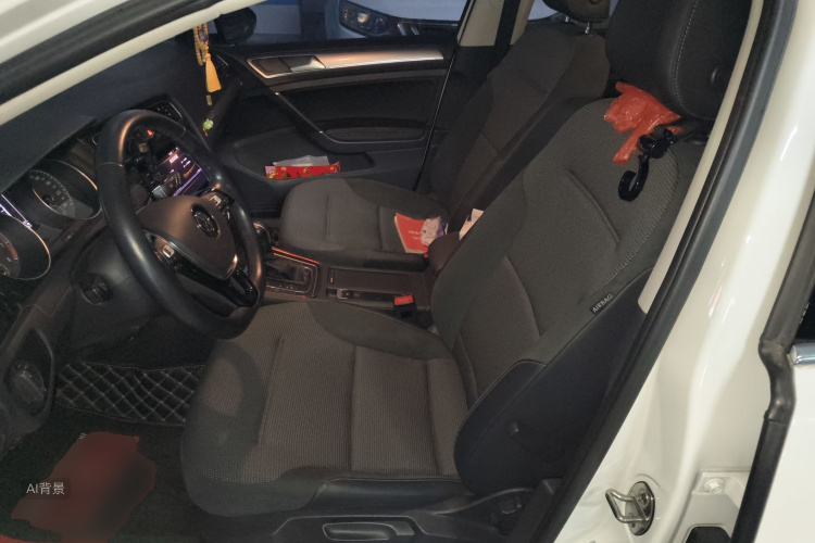 Volkswagen Golf 2019 car image #17