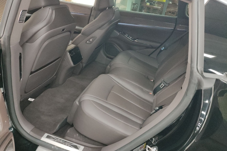 Denza Z9 2024 car image #17