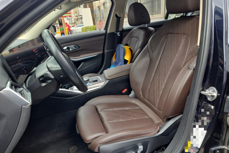 BMW i3 2022 car image #17