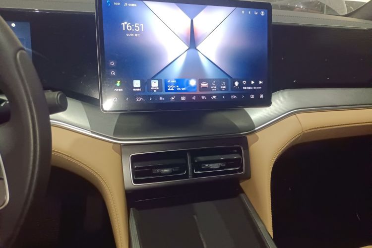 BYD SongL DM-i 2024 #17 BYD SongL DM-i 2024 car image #17