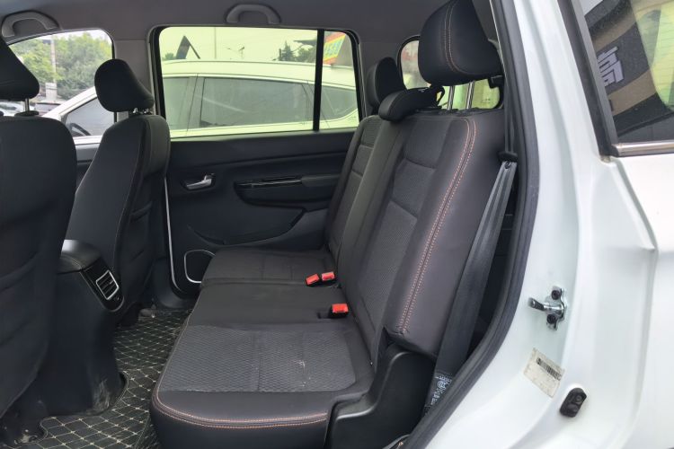 SWM X3 2021 صورة سيارة #17