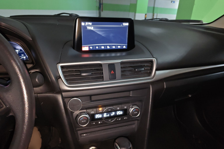 Mazda 3 Axela 2017 car image #17