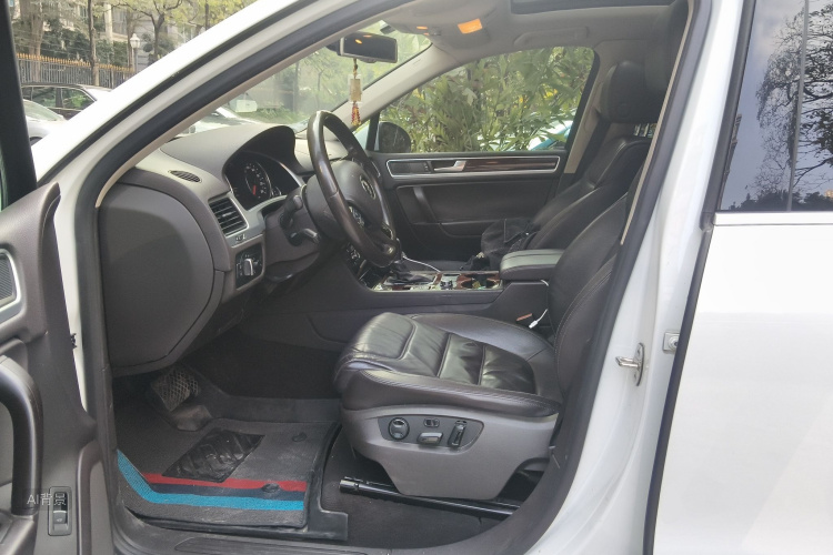 Volkswagen Touareg 2015 car image #17