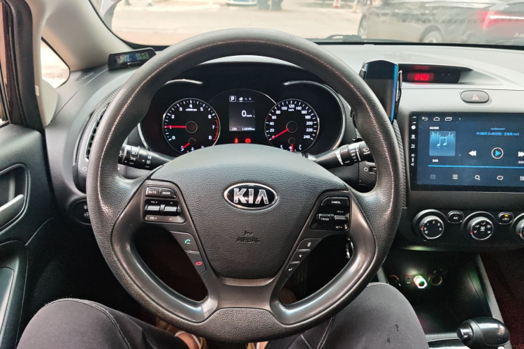 Kia K3 2016 car image #17