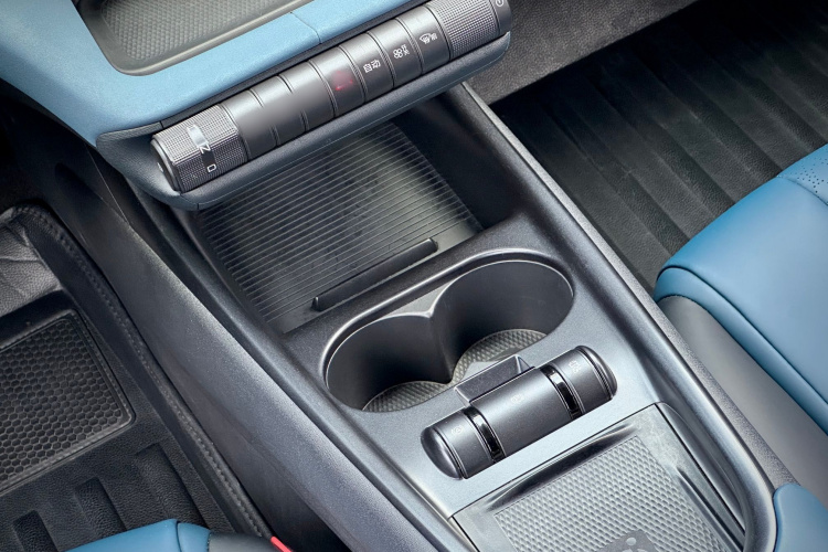 BYD Dolphin 2022 car image #17