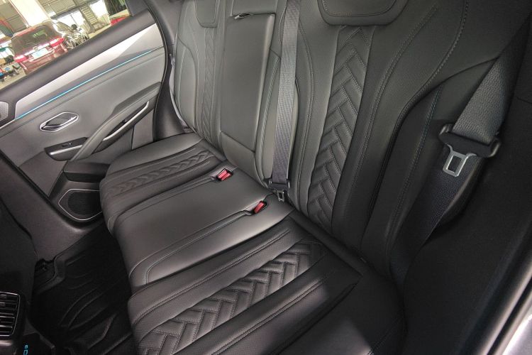 BYD SongL DM-i 2025 car image #17