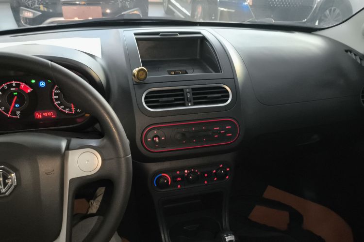 MG 3 2015 car image #17