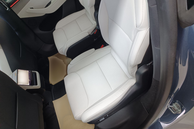 特斯拉 Model Y L 2025 汽车图片 #17