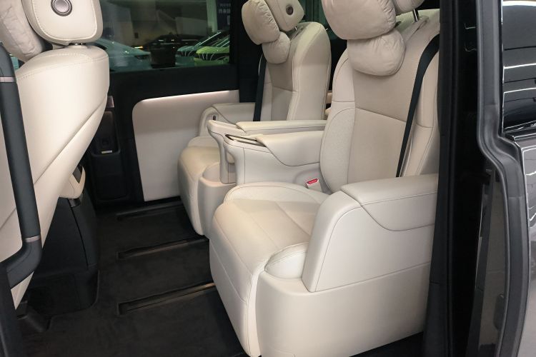 理想汽车 理想MEGA 2025 汽车图片 #17