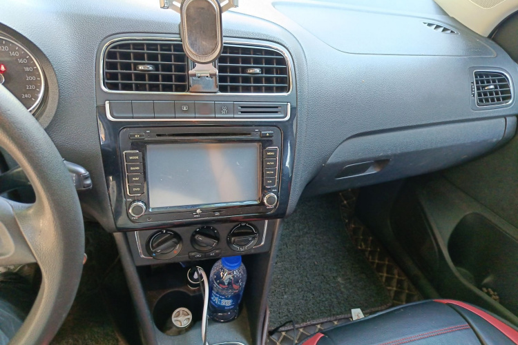Polo 2015 car image #17