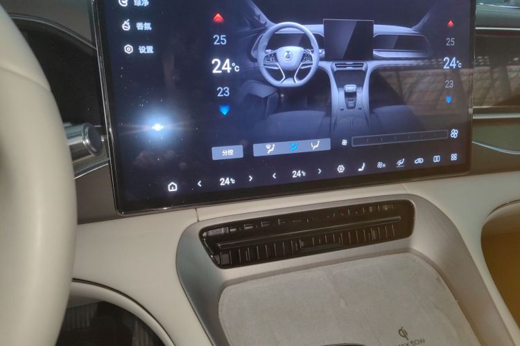 Denza N7 2024 car image #17