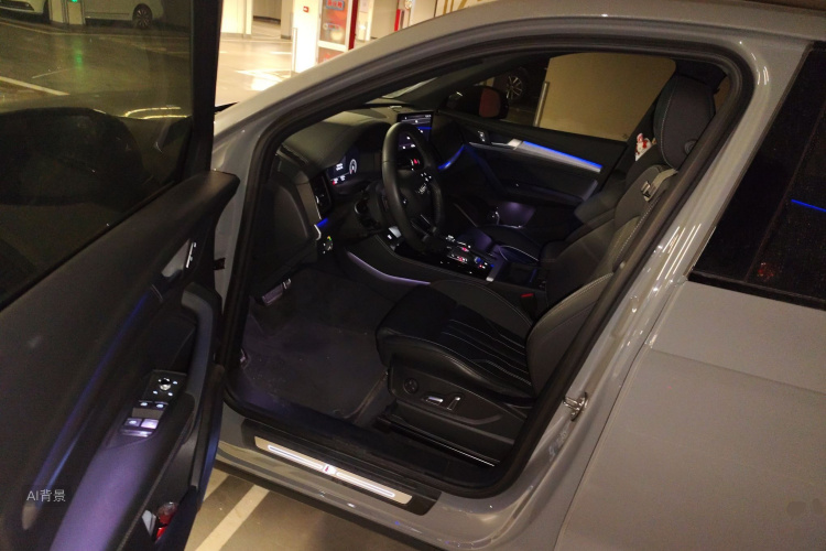 Audi Q5L Sportback 2024 immagine di auto #17