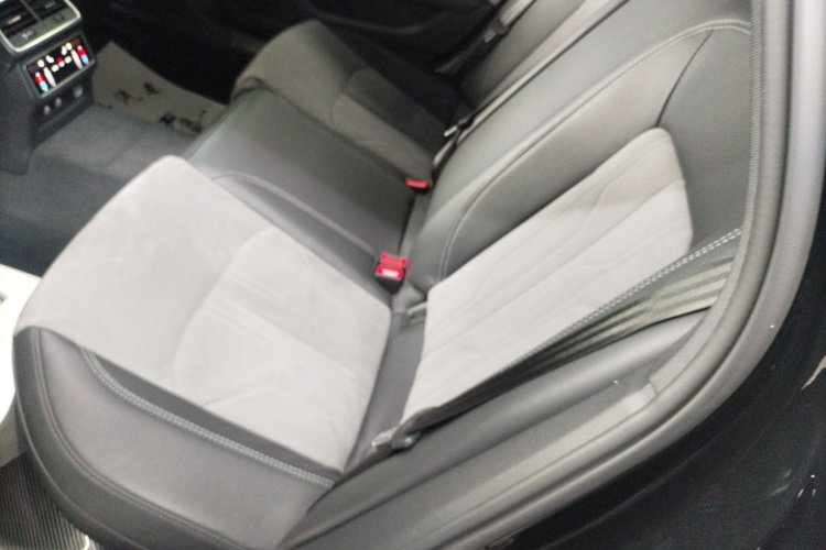 Audi A6L New Energy 2023 #17 Audi A6L New Energy 2023 car image #17