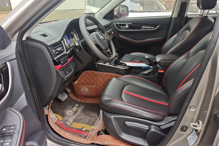 Forthing JOYEAR X5 2018 #17 Forthing JOYEAR X5 2018 car image #17