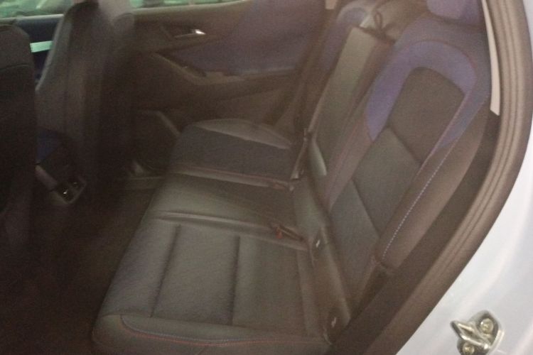 Chevrolet Equinox Plus 2025 car image #17