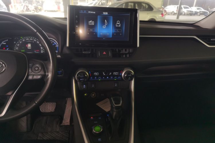 Toyota RAV4 2020 car image #17