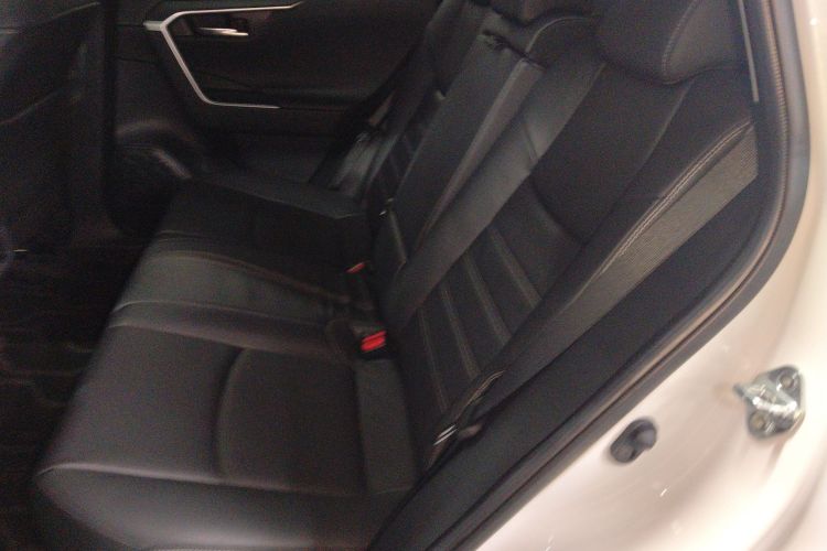 Toyota RAV4 2023 car image #17