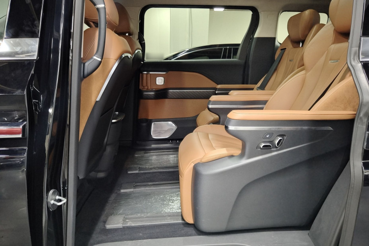 HongQi HQ9 PHEV 2024 #17 HongQi HQ9 PHEV 2024 car image #17