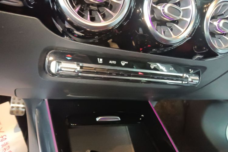 Mercedes-Benz GLA AMG 2021 #17 Mercedes-Benz GLA AMG 2021 изображение автомобиля #17