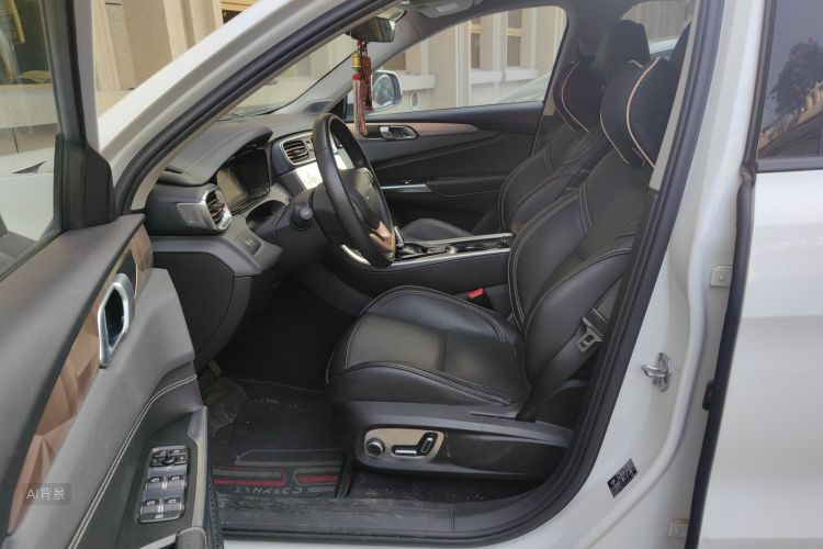 Lynk & Co 01 2019 #17 Lynk & Co 01 2019 car image #17