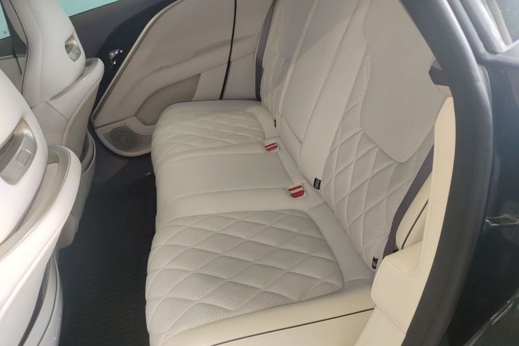 Avatr 11 2024 car image #17