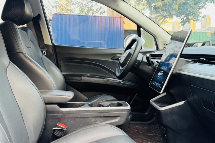 哪吒汽车 哪吒V 2023 #17 哪吒汽车 哪吒V 2023 汽车图片 #17