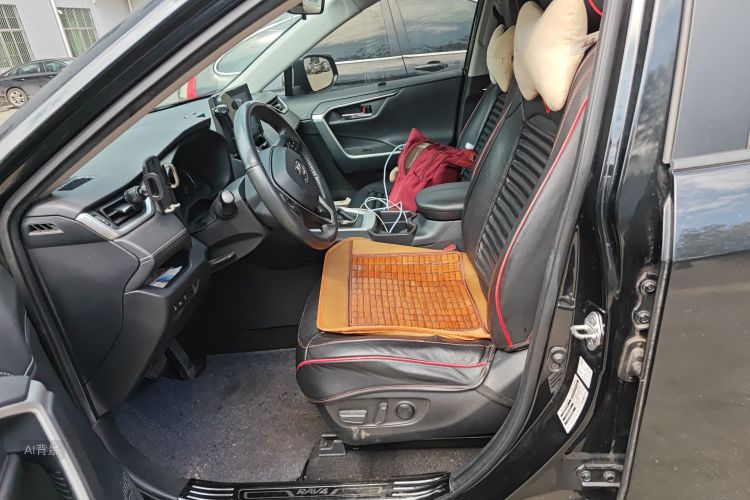 Toyota RAV4 2021 car image #17