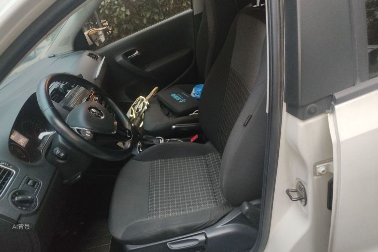 Polo 2016 car image #17